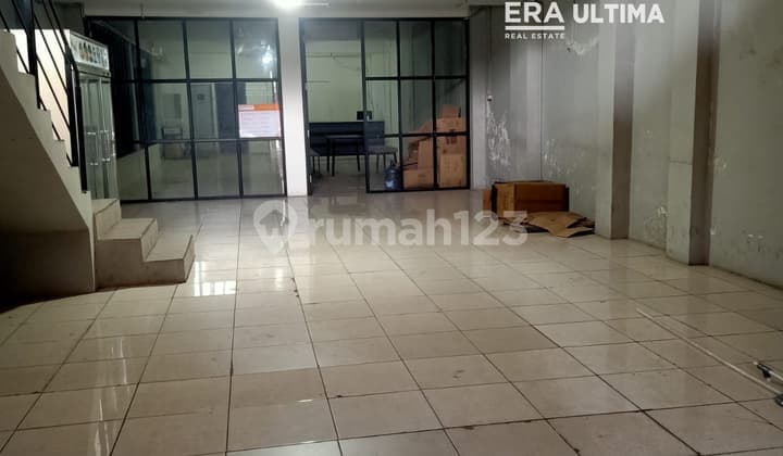 Ruko Strategis Cocok Untuk Usaha dan Kantor di Jendral Sudirman