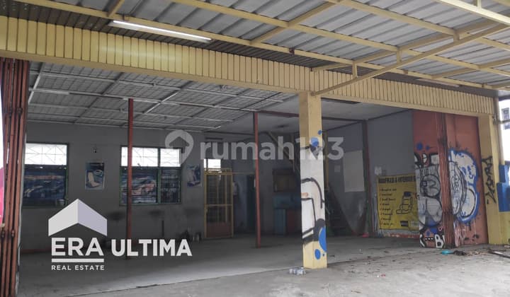 Ready-to-Use Shop House for Business in Cihampelas, Bandung