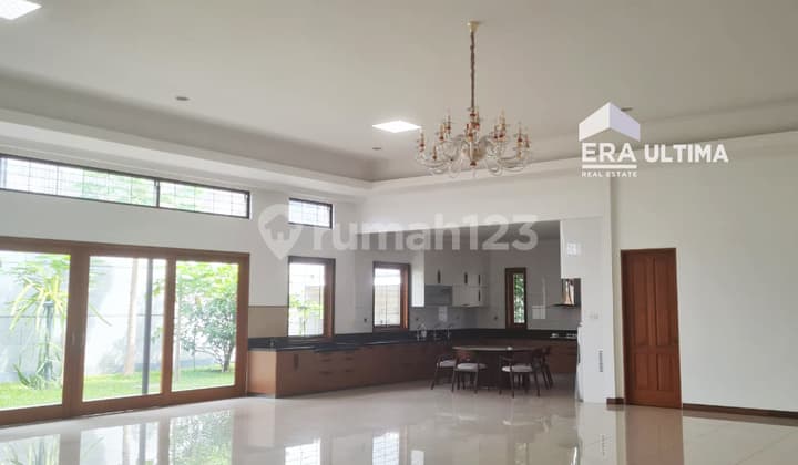 Rumah Besar Bagus Lingkungan Sejuk Siap Huni di Setiabudi
