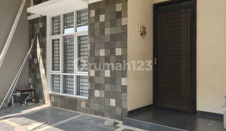 Rumah 2 Lantai Dalam Komplek Aman Siap Pakai di Mekarwangi