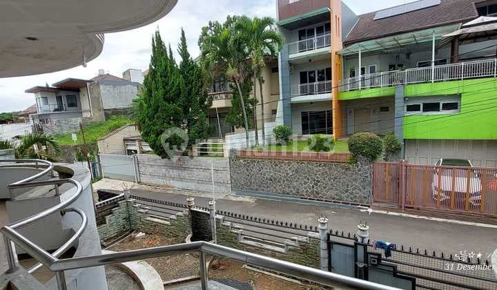 Rumah Besar 2 Lantai Dekat Univ Maranatha dan Pintu Tol Pasteur