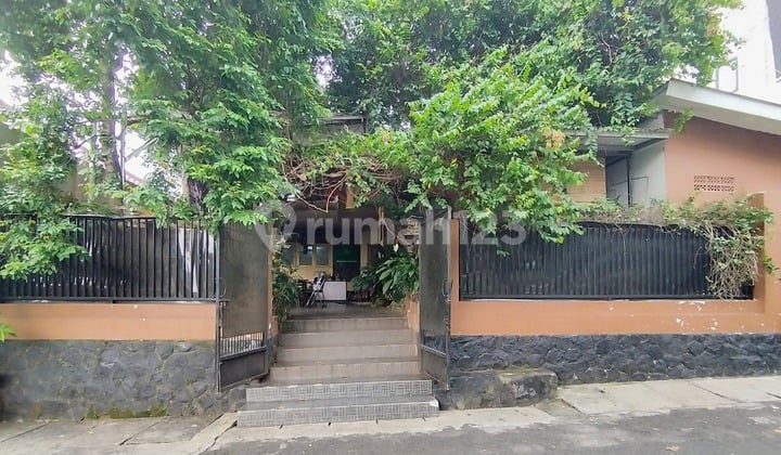 Dijual Rumah Lama Hitung Tanah Radio Dalam, Depan Rumah Ada Taman