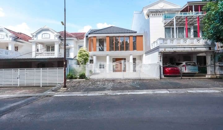Rumah Cantik 8 Menit ke Eka Hospital Cibubur LT 210 Dibantu KPR J37839