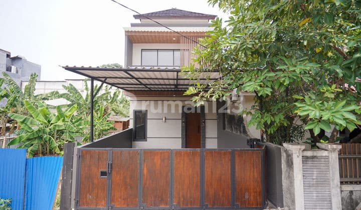 Rumah 4 Kamar 9 Menit ke RS Kartika Husada Jatiasih Hadap Timur J-25576