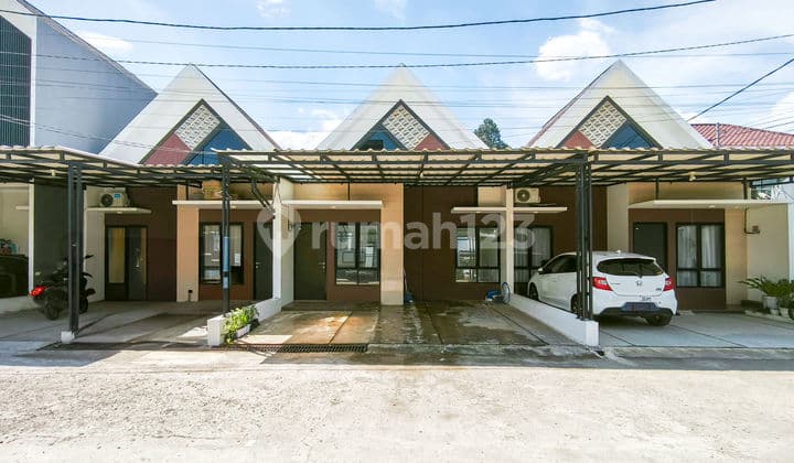 Rumah Cantik Terawat 5 Menit ke Terminal Sawangan Dibantu KPR J31716
