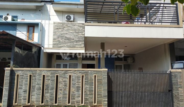 Rumah 2 Lt SHM 10 Menit ke Stasiun Depok Dibantu KPR J-40449