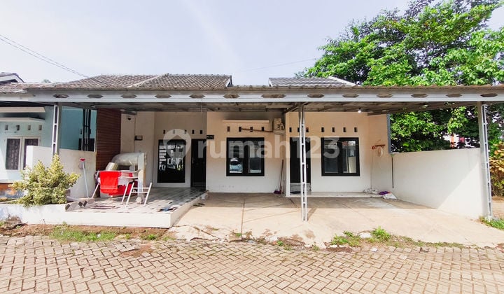 Rumah Carport Luas 2 Menit ke Terminal Sawangan Dibantu KPR J15097