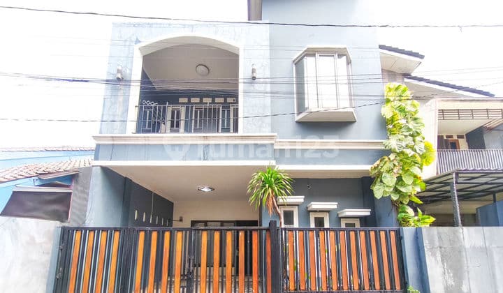 Rumah 2 Lantai SHM 6 Menit ke Gerbang Tol Jelupang Siap Huni J32681