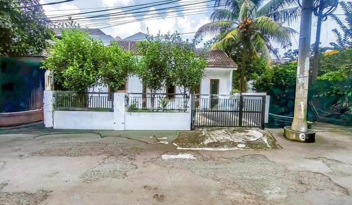 Rumah Strategis Luas 9 Menit ke Stasiun Depok Dibantu KPR J-44235