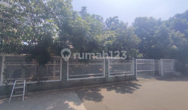 Rumah Asri Tanah Luas SHM 9 Menit ke Stasiun Depok Dibantu KPR J-25986
