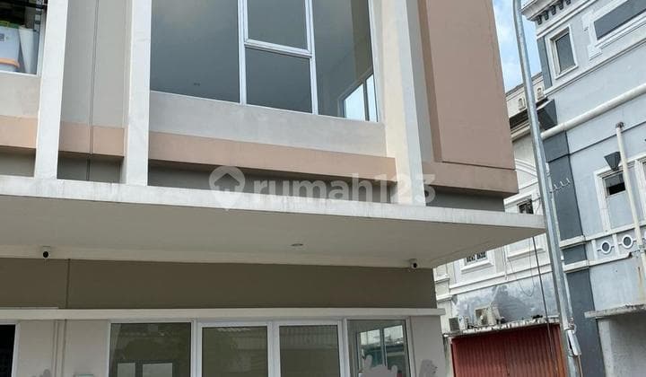 Close to Starbucks Viena Gading Serpong, Traffic Is Definitely Busy! Cw