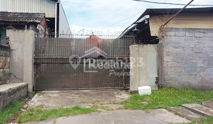 House in the Medoho Area, Semarang Si 4758