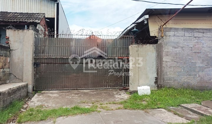 House in the Medoho Area, Semarang Si 4758