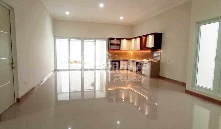 Rumah Baru, Bagus, Strategis, Tengah Kota, Semarang Si 5857