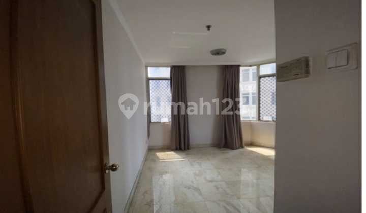 WTS Apartment in Slipi, West Jakarta, Area 118m2, Super Nice!