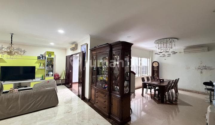 For Sale Cluster House Florence Size 10x20m², Semi-Furnished, Excellent