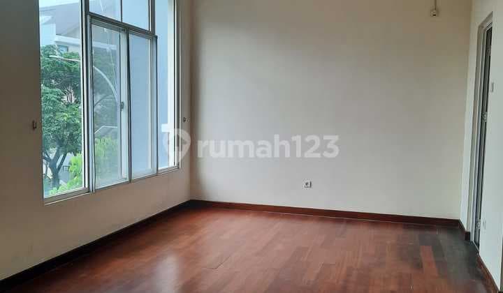 Di Sewakan Rumah Pik1 Uk8x24m2, Semi Furnish Bagusss!!