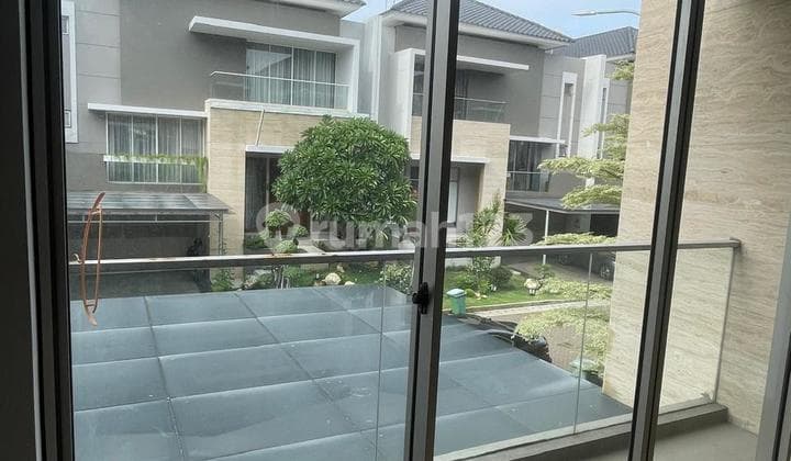 FOR RENT Rumah 2,5 lantai Golf Island Uk 12x25m2, Unfurnish!