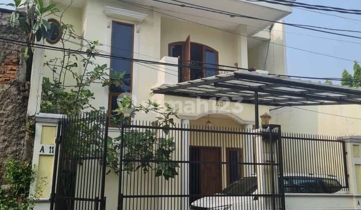 Quick Sale 2-Story Ready-to-Live House in Kebon Jeruk