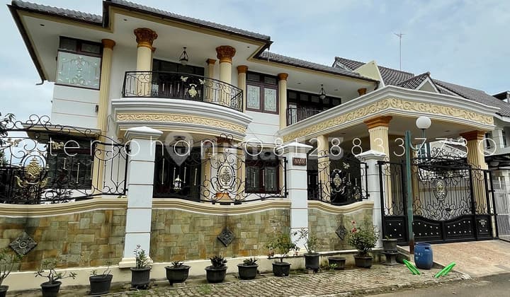 Rumah hoek, kolam renang di villa permata sari - lippo karawaci