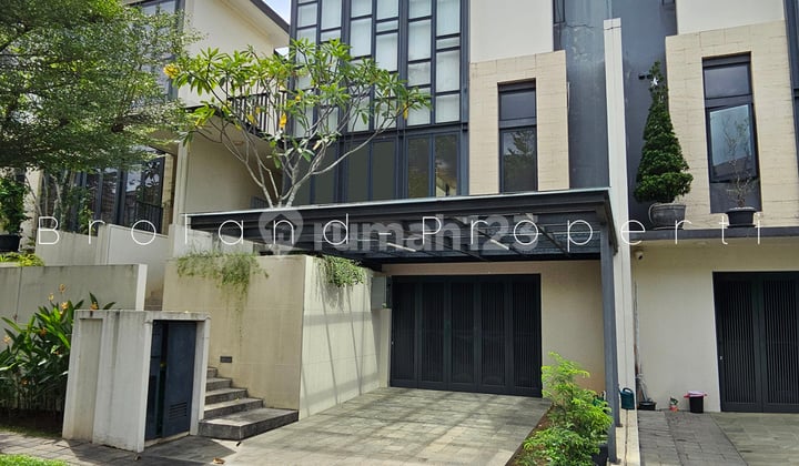Mewah 3 Lantai, Type 9. Lancewood - Navapark di Bsd. Harga Nego
