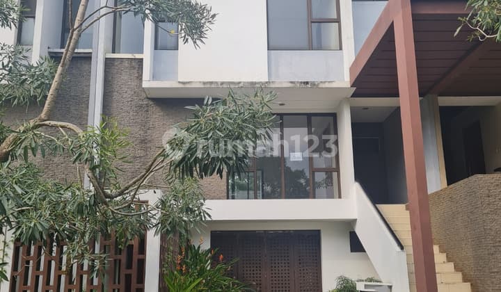 rumah 3 lantai di foresta placido - bsd city, lok strategis harga nego !