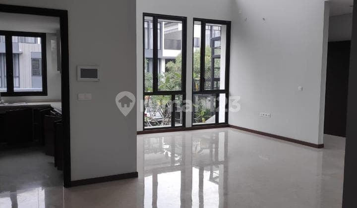 Luxury 3-Story House. Lakewood Navapark in BSD City. Negotiable Price.