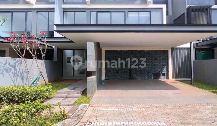 Siap Huni, 3 Lantai Rumah Mewah Lyndon Navapark di BSD City.