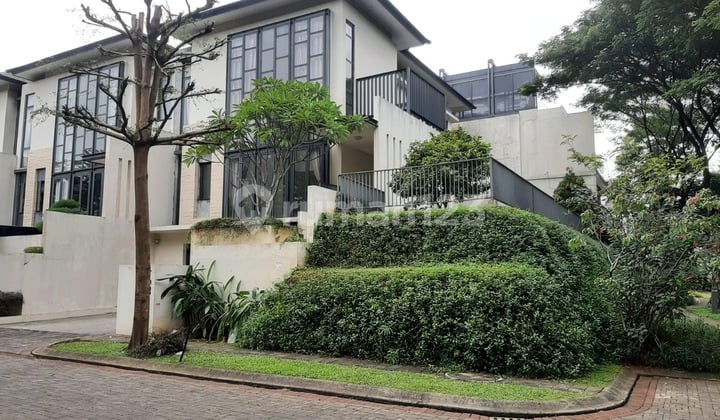 Rumah 3 Lantai Corner. Lancewood Navapark di Bsd City. Nego Sampai Deal