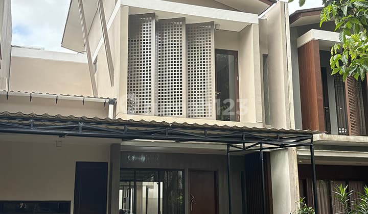 Rumah, 2 Lantai, SHM De Naara - De Park di BSD. Harga Nego!