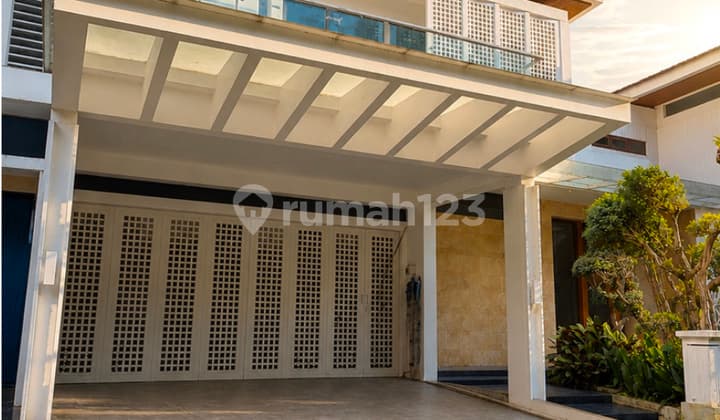 English translation: Vie House at Taman De Park - De Naara in BSD City. Price Negotiable.