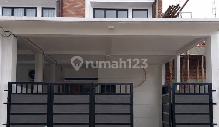 Jual Rumah 2 Lantai Lokasi Strategis di Pondok Cabe Udik Pamulang Dekat Akses Universitas Pamulang dan Tol Jakarta-Serpong