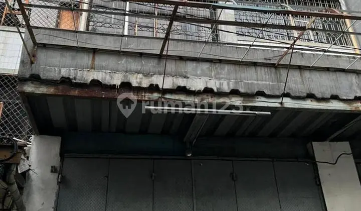For Sale: Shop House at Petak Baru Tiga, West Jakarta Land Area: 180 Sqm 5 Floors (9 Meters X 20 Meters) Cheapest at 7.5 Billion Undermarket - WhatsApp: 08777889xxxx