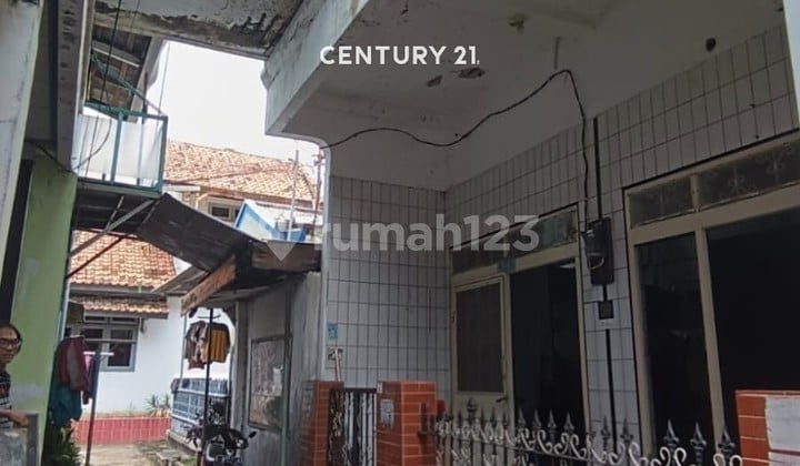 3-Story Residence in Gg Hj Mahmud Pekalangan