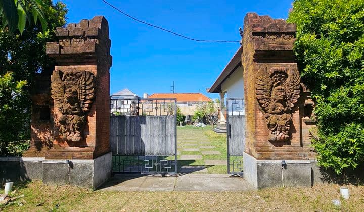 Land for Rent with Building