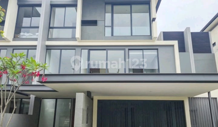 Disewakan Rumah Lyndon Navapark 5 Kamar Ada Lift Bsd-no Cobroke