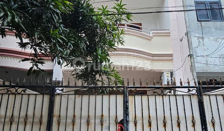 For Sale 3.5 Story House in Mangga Besar Complex, West Jakarta