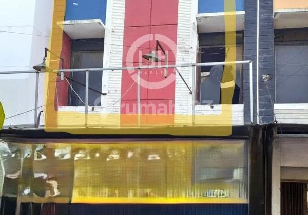 Ready-to-Use Shop House in a Strategic Location.