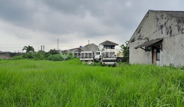 Dijual Cepat Tanah di Jalan Raya Mercedes Benz Wanaherang Gunung Putri, Lokasi Dipinggir Jalan Raya Sangat Strategis, Bentuk Tanah Kotak 45Mx48m, Cocok untuk Pergudangan, Pusat Kuliner, Toserba, Pool Kendaraan, Akses Jalan Container 40Feet