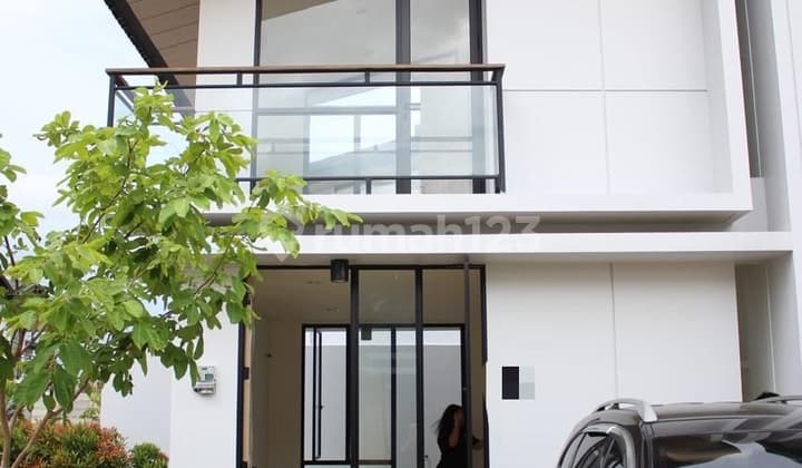 Rumah Semi Furnished 2 Lantai Bersih Dekat Mall Dan Kampus