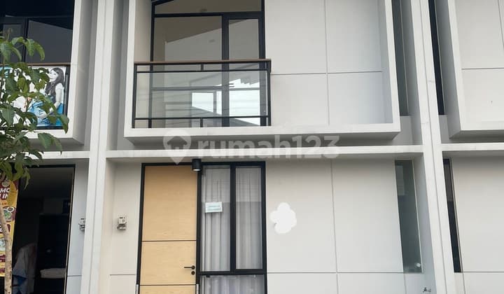 Dijual Rumah Bagus 2 Lantai Bersih Lokasi Dekat Kampus Uph