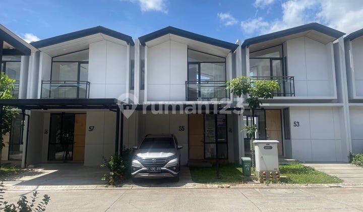 Rumah Bagus 2 Lantai Semi Furnished Dekat Kampus Dan Pintu Tol