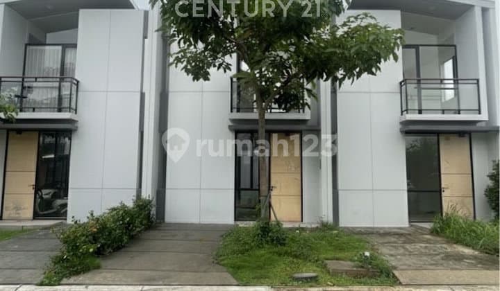 Nice 2-Storey House, Strategic, Comfortable, Near UPH Campus