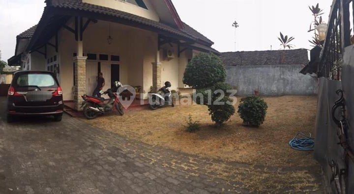 For Sale House with Large Yard Near UGM Campus