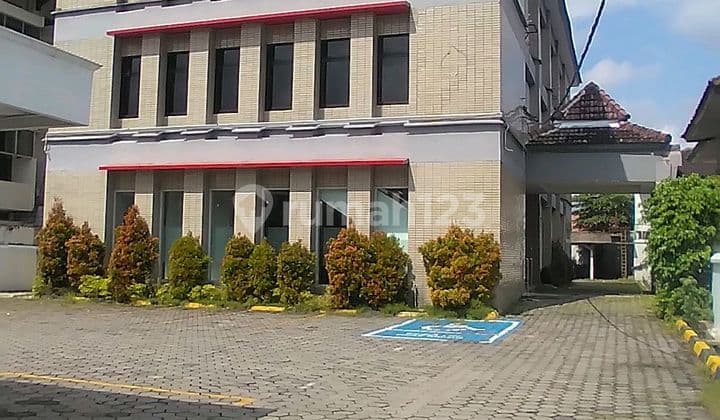Disewakan Kantor Dekat Tugu Parkiran 15 Mobil