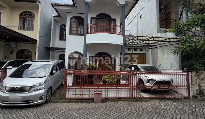 Disewakan Rumah Mewah Fully Furnished Ada Kolam Renang Dalam Perumahan One Gate Dekat Kampus Ugm