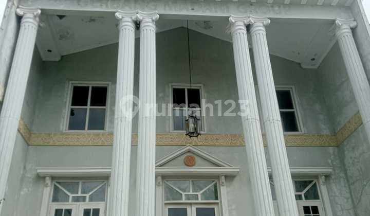 For Rent Office Building on Palagan Street with Spacious Parking.