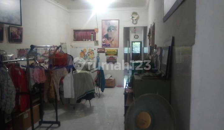 Rumah 1 Lantai Luas Ngantong Belakang Petemon Surabaya Pusat Tengah Kota