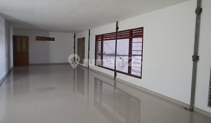 Kenjeran Warehouse for Rent: Large, Spacious, Ready to Use, 40-Foot Container Access, Strategic Commercial Area.