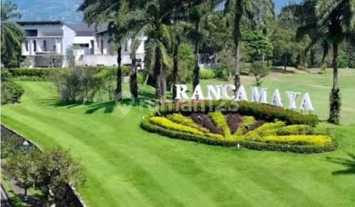 Villa Dengan Halaman Luas View Gunung di Rancamaya Bogor